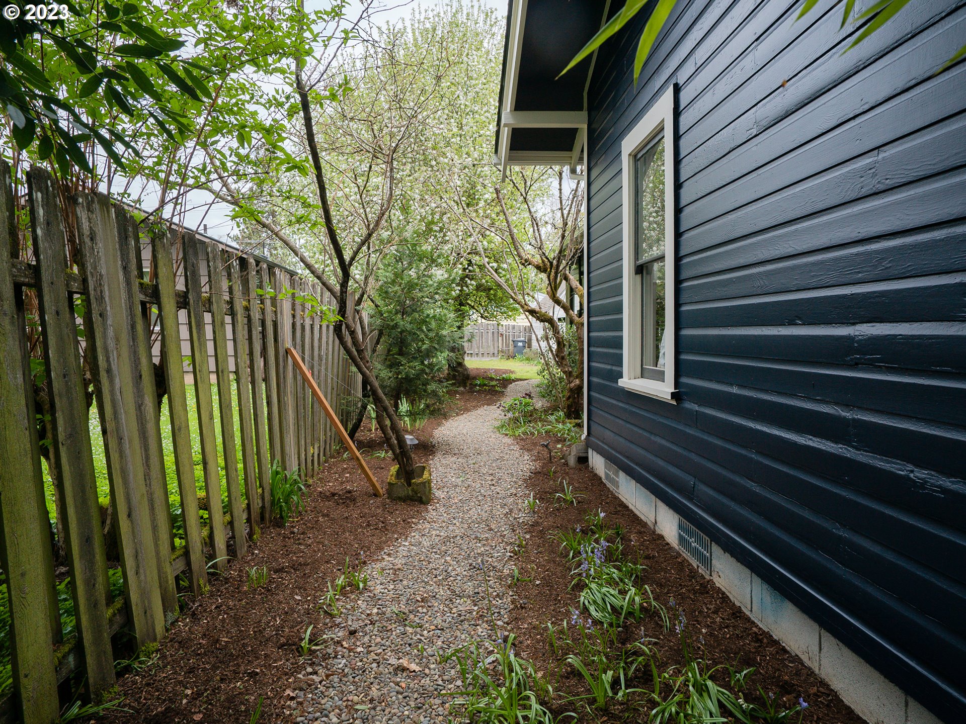724 D Street Springfield, OR 97477 - Photo 33 of 36 a view of a backyard with pathway