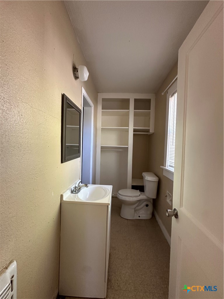 908 Pecan Street Seguin, TX 78155 - Photo 8 of 11 a room with a chair and gym equipment
