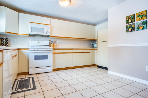 14 Ramsgate Ridge Drive, Unit 14 Nashua, NH 03063 - Photo 4 of 40