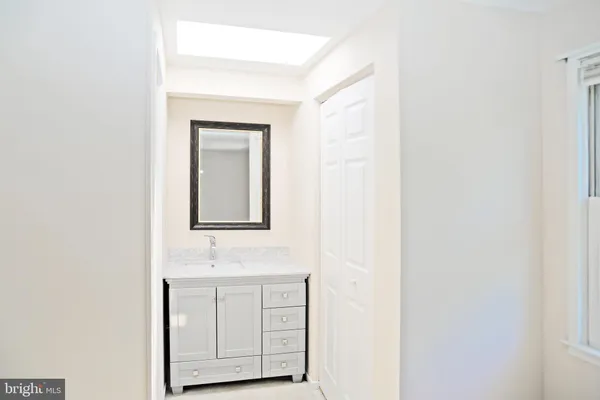 $3,900 | 329 Gundry Drive, Falls Church, VA 22046
