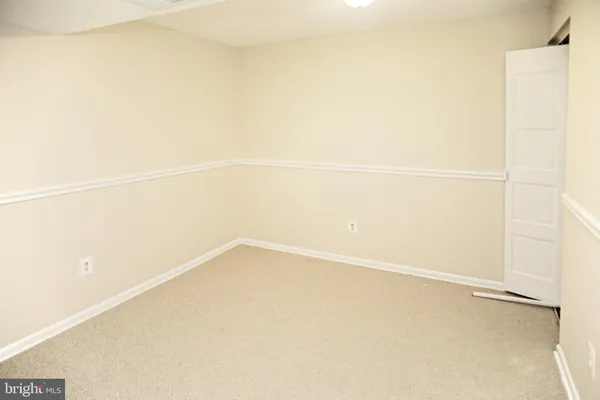 $3,900 | 329 Gundry Drive, Falls Church, VA 22046