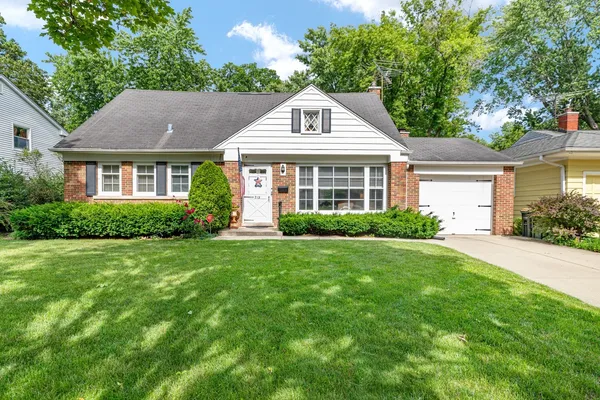 $3,500 | 915 North Pine Avenue, Arlington Heights, IL 60004