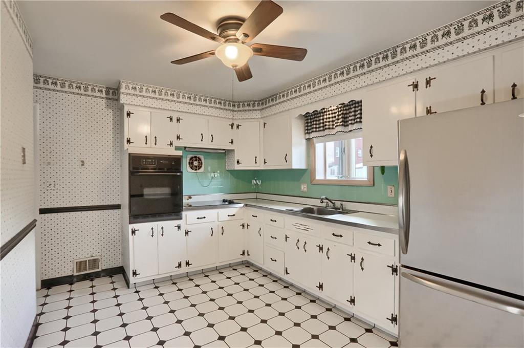 145 South Patton Drive Coraopolis, PA 15108 - Photo 9 of 35 Gallery Image 9