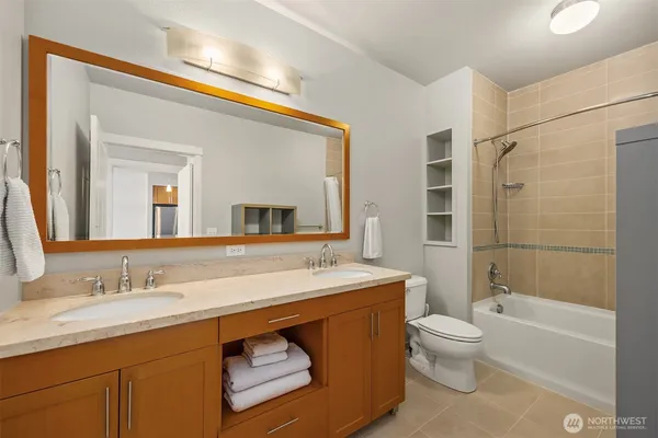 $595,000 | 180 Harbor Square Loop Northeast, Unit B421, Bainbridge Island, WA 98110