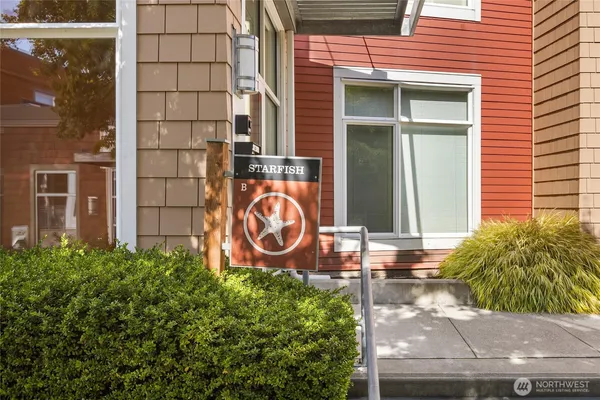 $595,000 | 180 Harbor Square Loop Northeast, Unit B421, Bainbridge Island, WA 98110