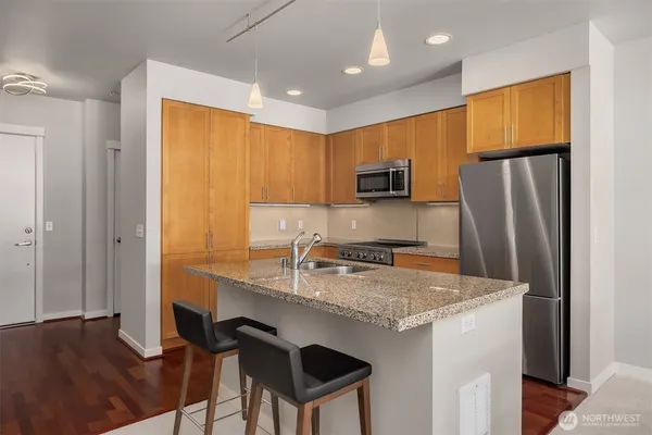 $595,000 | 180 Harbor Square Loop Northeast, Unit B421, Bainbridge Island, WA 98110