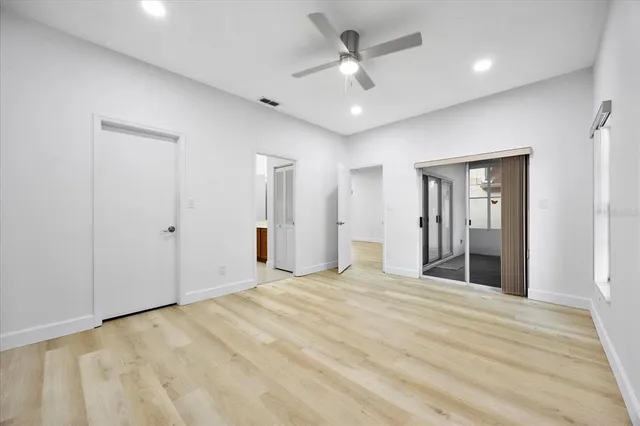 a view of a livingroom with a ceiling fan
