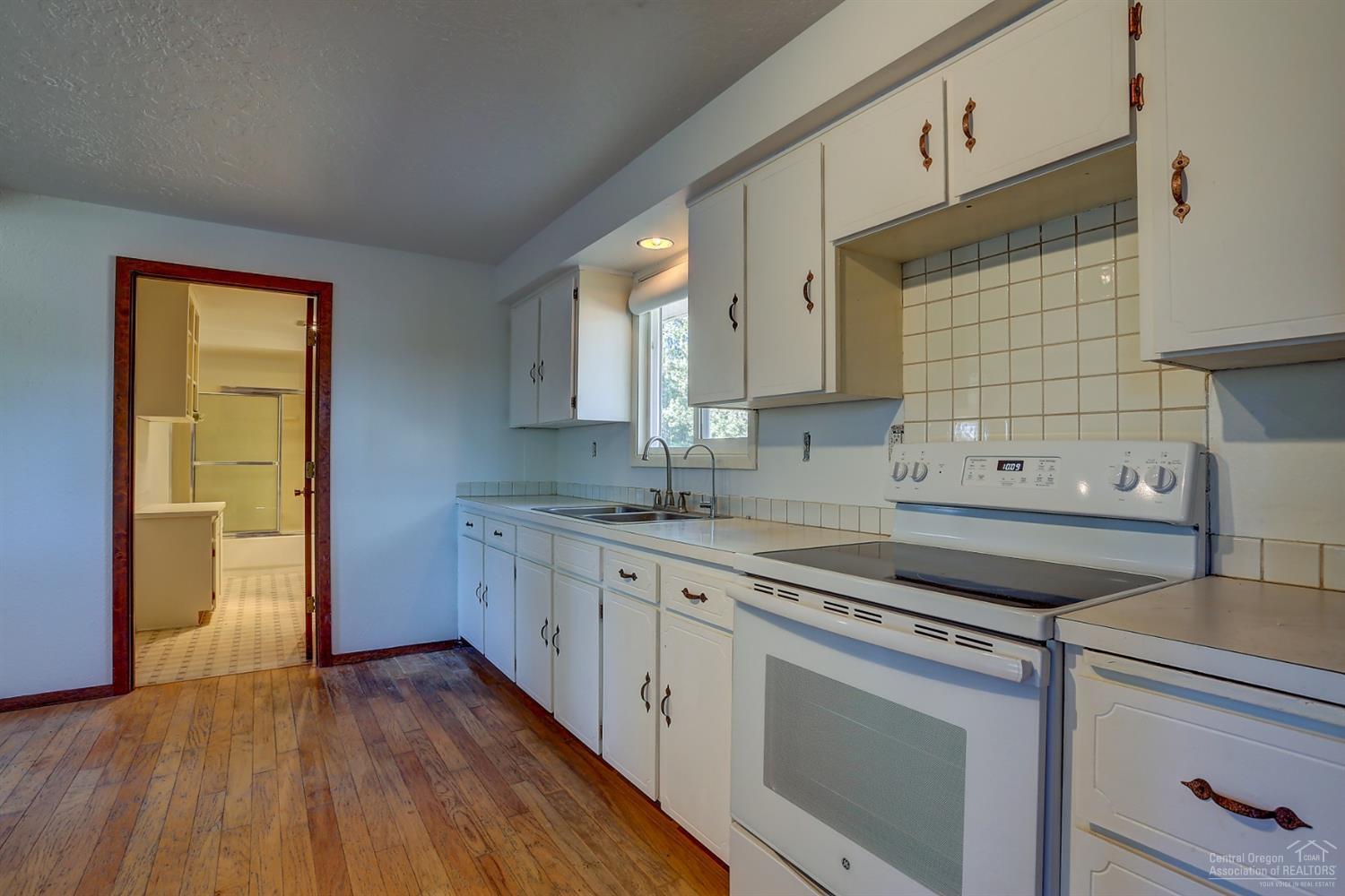17390 Wells Road Bend, OR 97707 - Photo 6 of 25 Additional Photo