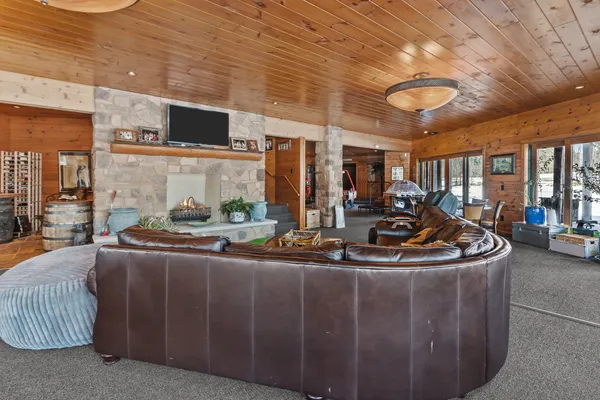 $1,725,000 | 17700 Streit Road, Harvard, IL 60033