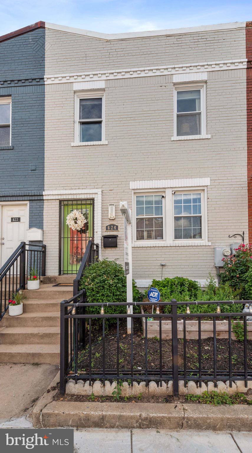 624 19th Street Northeast Washington, DC 20002 - Photo 1 of 32 Welcome to 624 19th St!