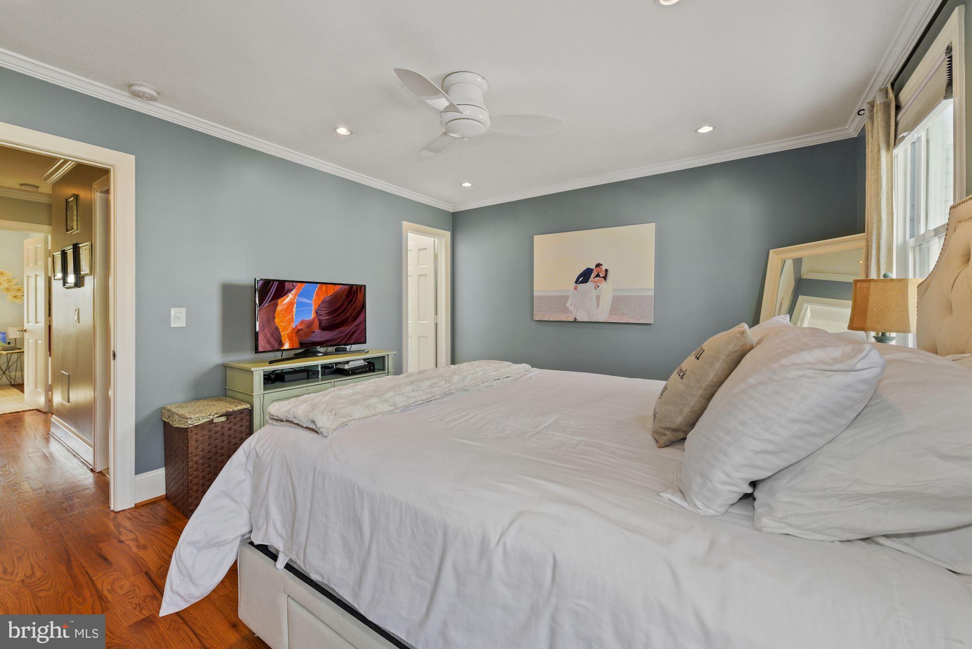 624 19th Street Northeast Washington, DC 20002 - Photo 15 of 32 Can comfortably fit kingsize bed