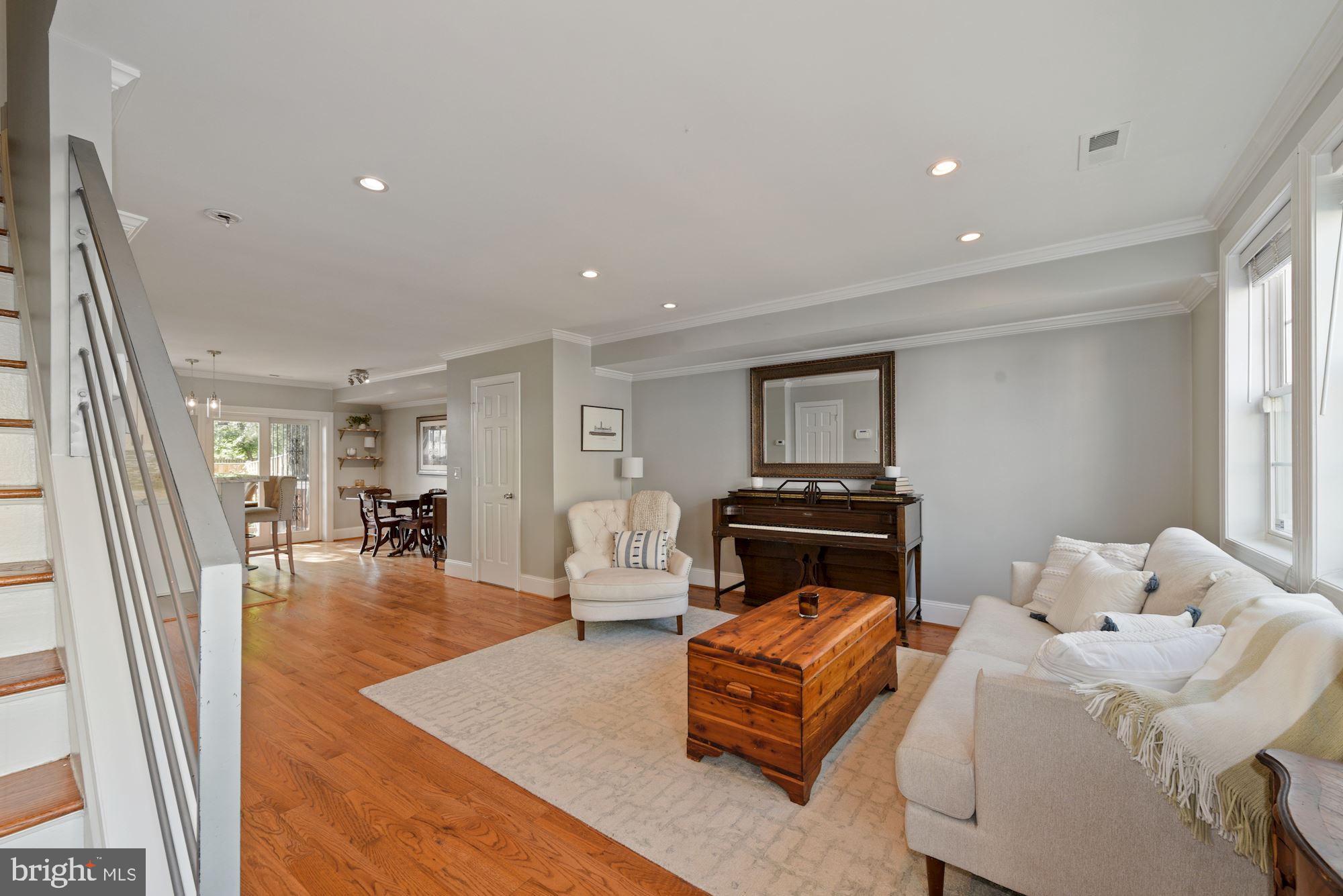 624 19th Street Northeast Washington, DC 20002 - Photo 3 of 32 Spacious living room!