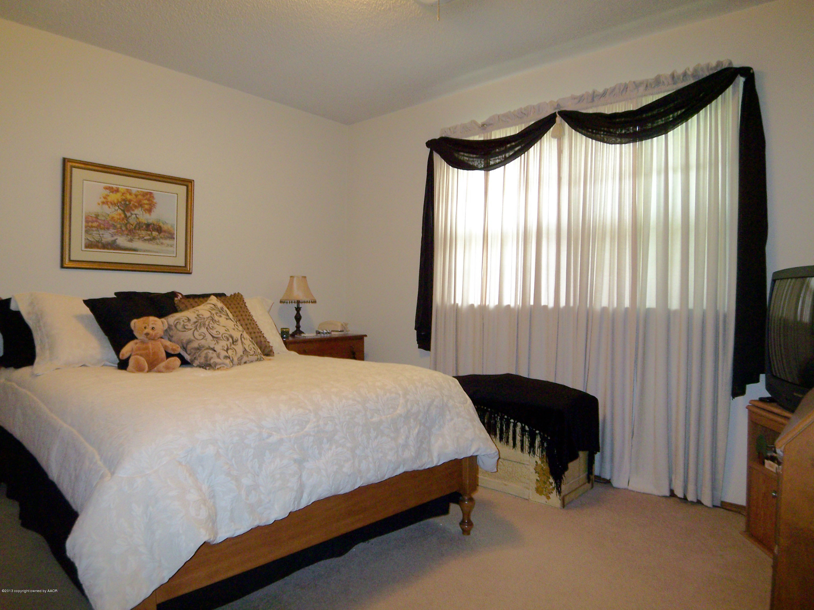 6507 Falcon Road Amarillo, TX 79109 - Photo 14 of 19 Bedroom 3