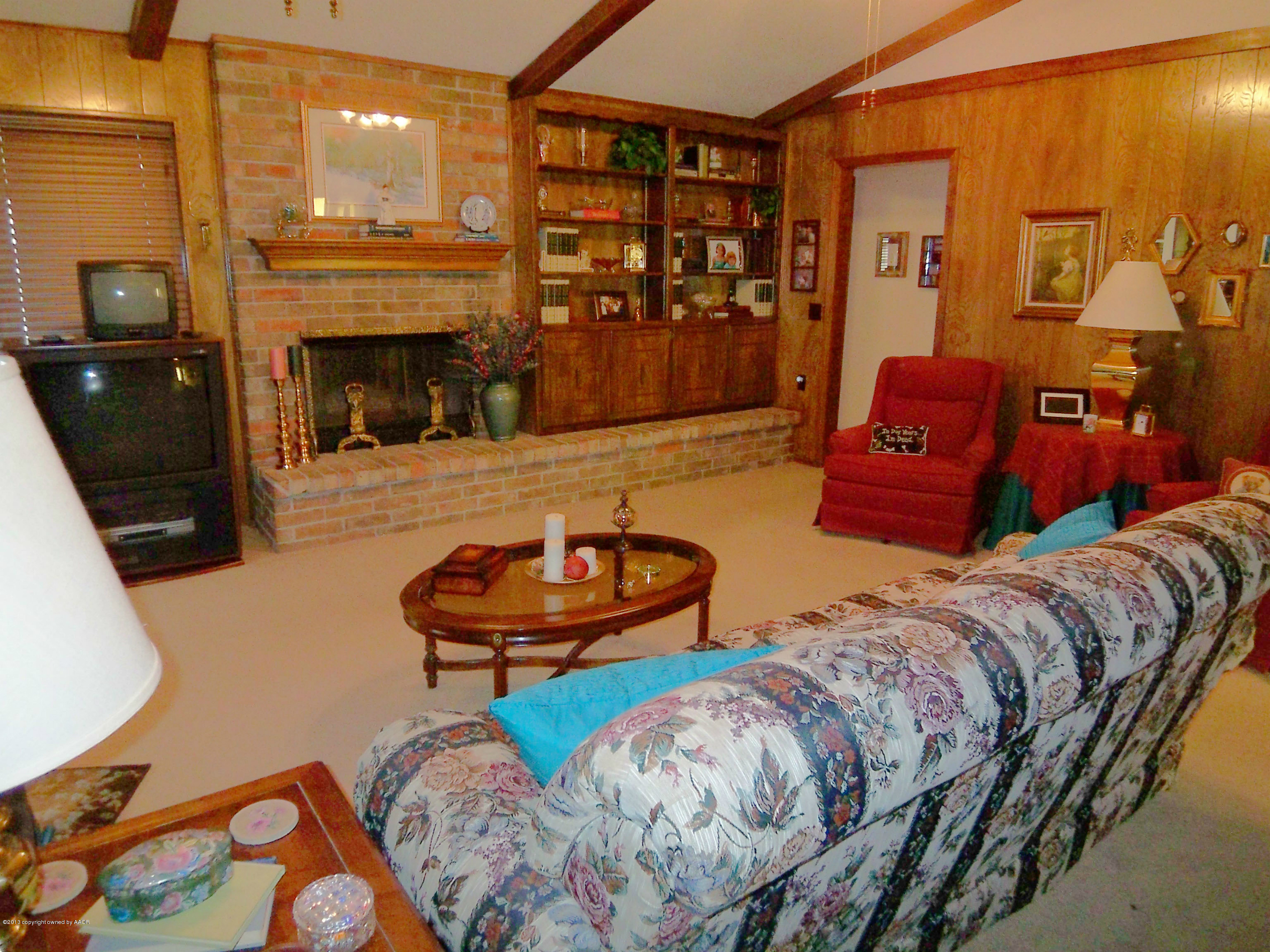 6507 Falcon Road Amarillo, TX 79109 - Photo 5 of 19 Living Room