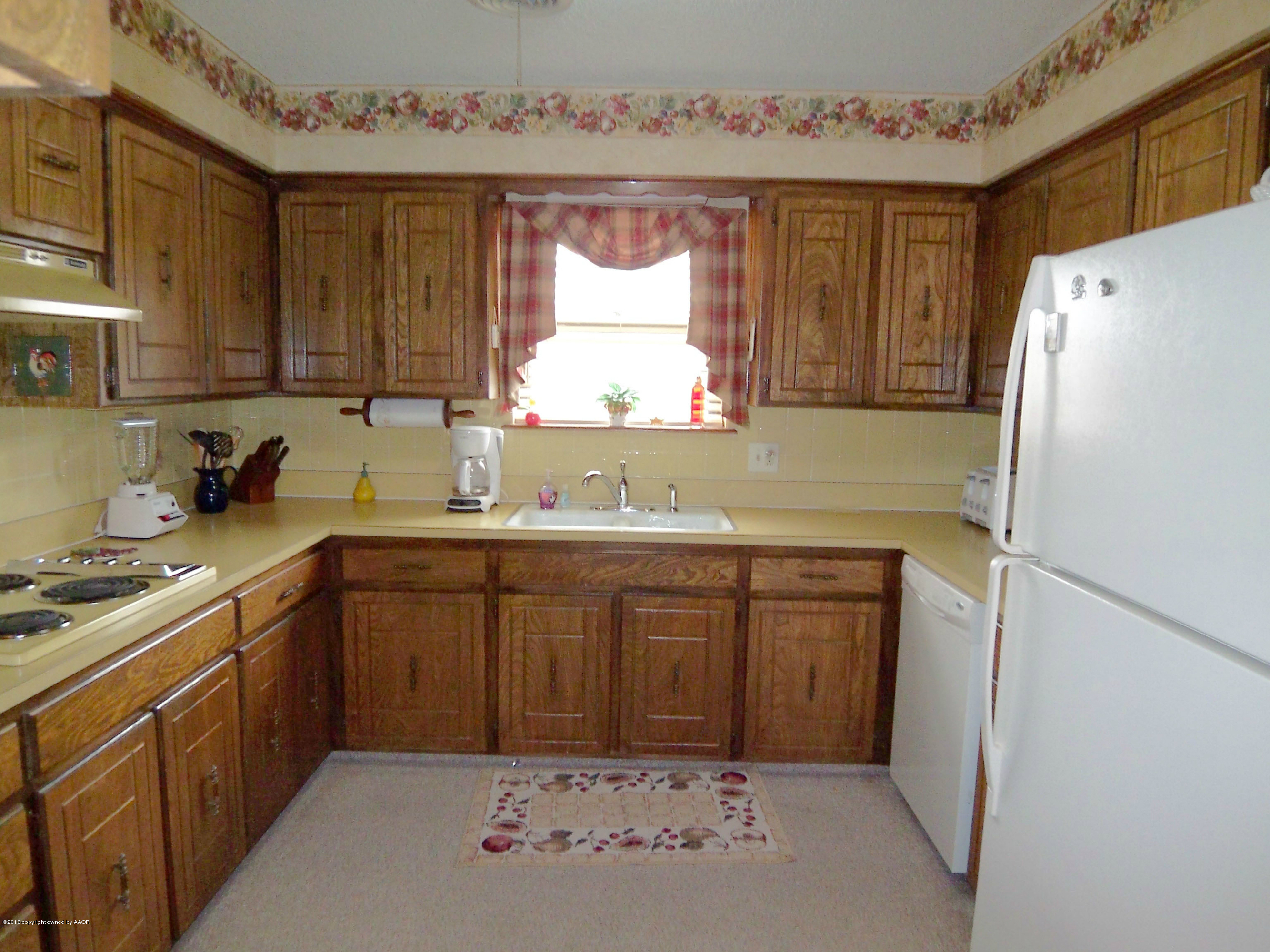 6507 Falcon Road Amarillo, TX 79109 - Photo 6 of 19 Kitchen