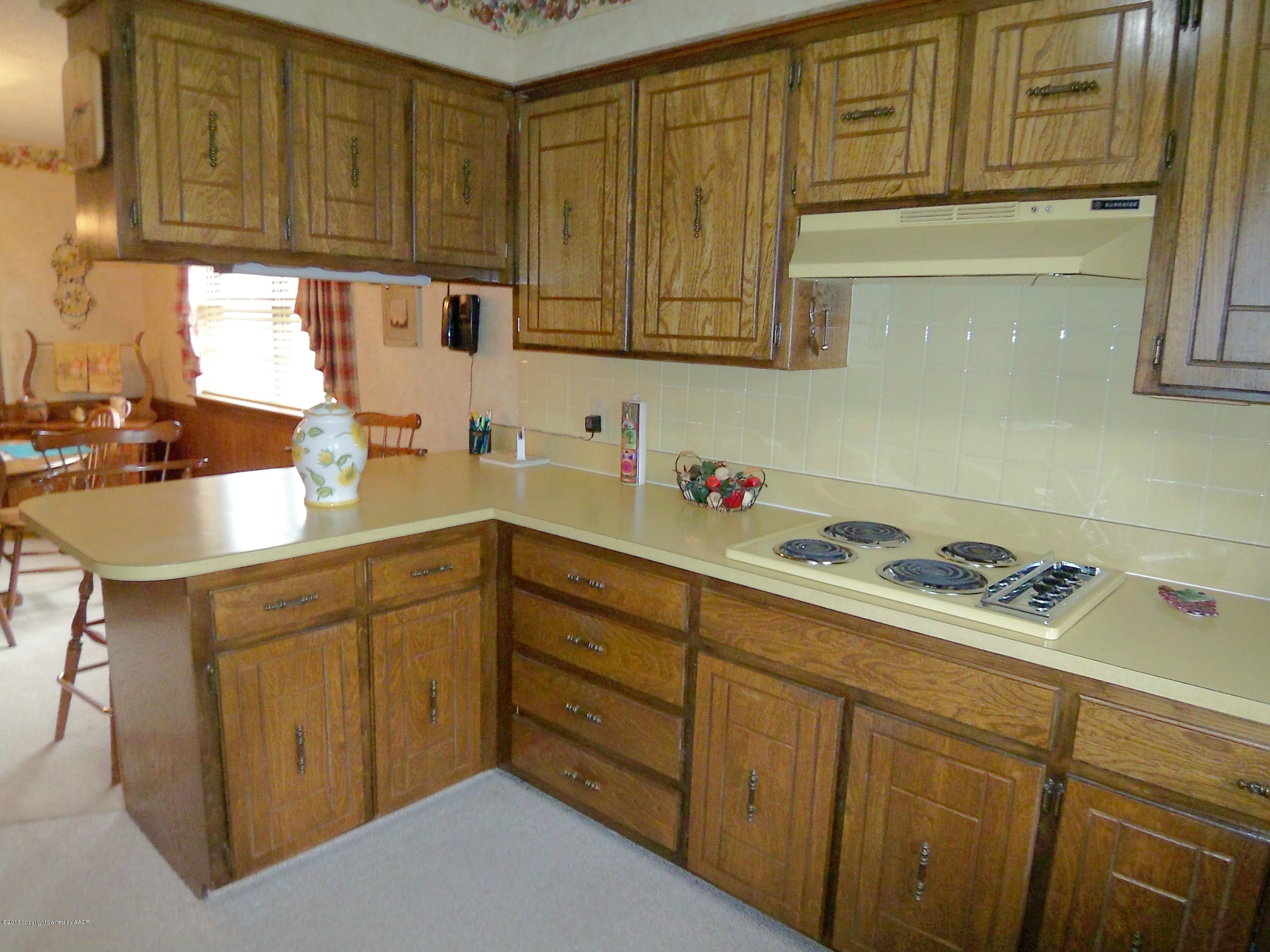 6507 Falcon Road Amarillo, TX 79109 - Photo 7 of 19 Kitchen