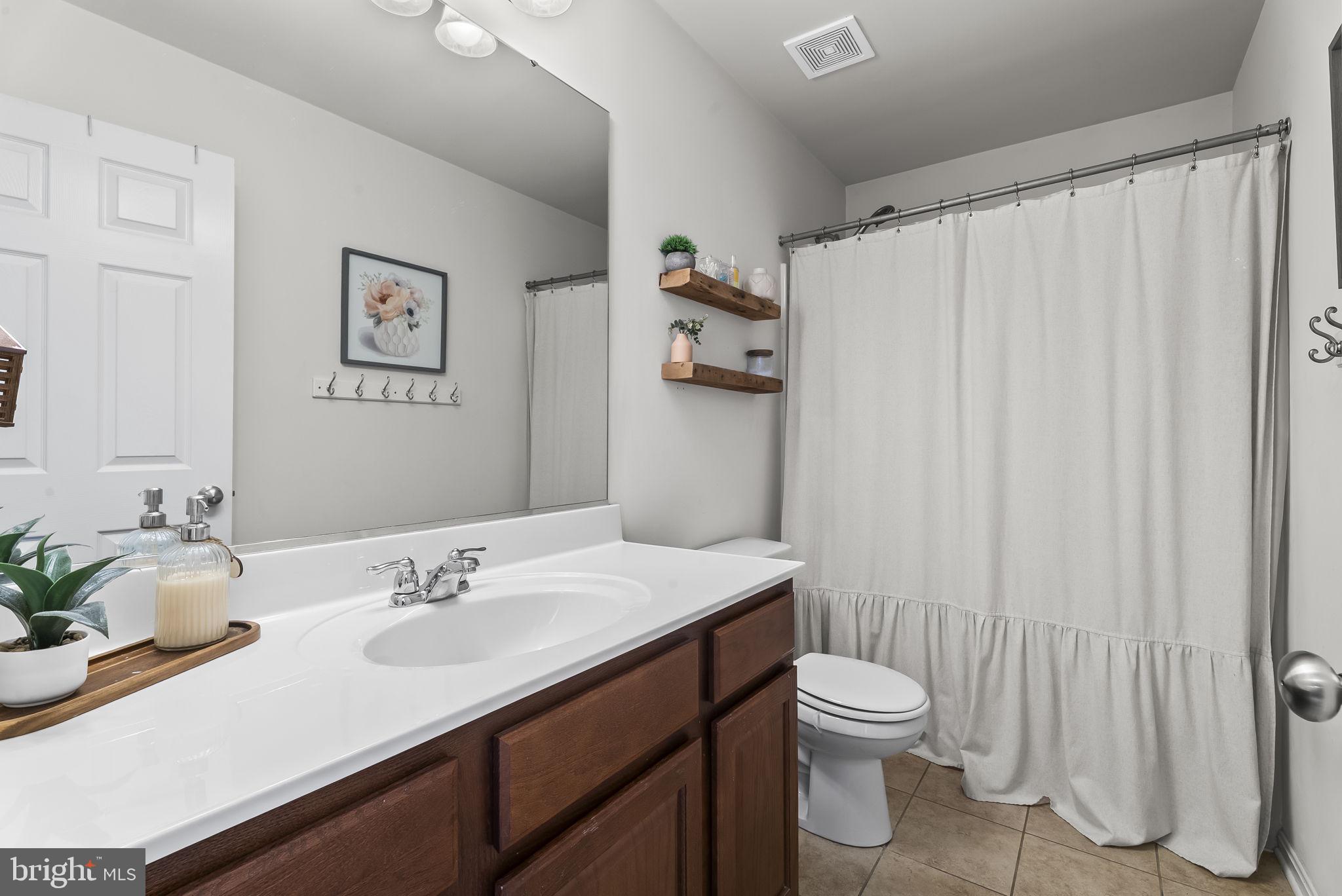 365 Equestrian Way Prince Frederick, MD 20678 - Photo 17 of 36 Upper level full bathroom