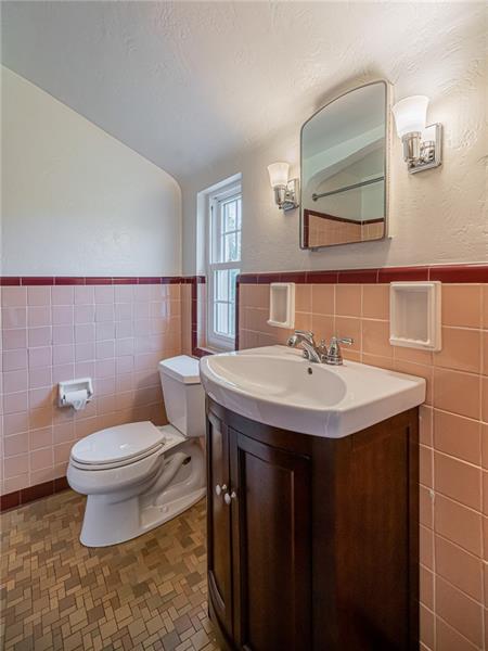 915 Wible Run Road Pittsburgh, PA 15209 - Photo 20 of 25 Immaculate Condition - Just Bring Your Toothbrush
