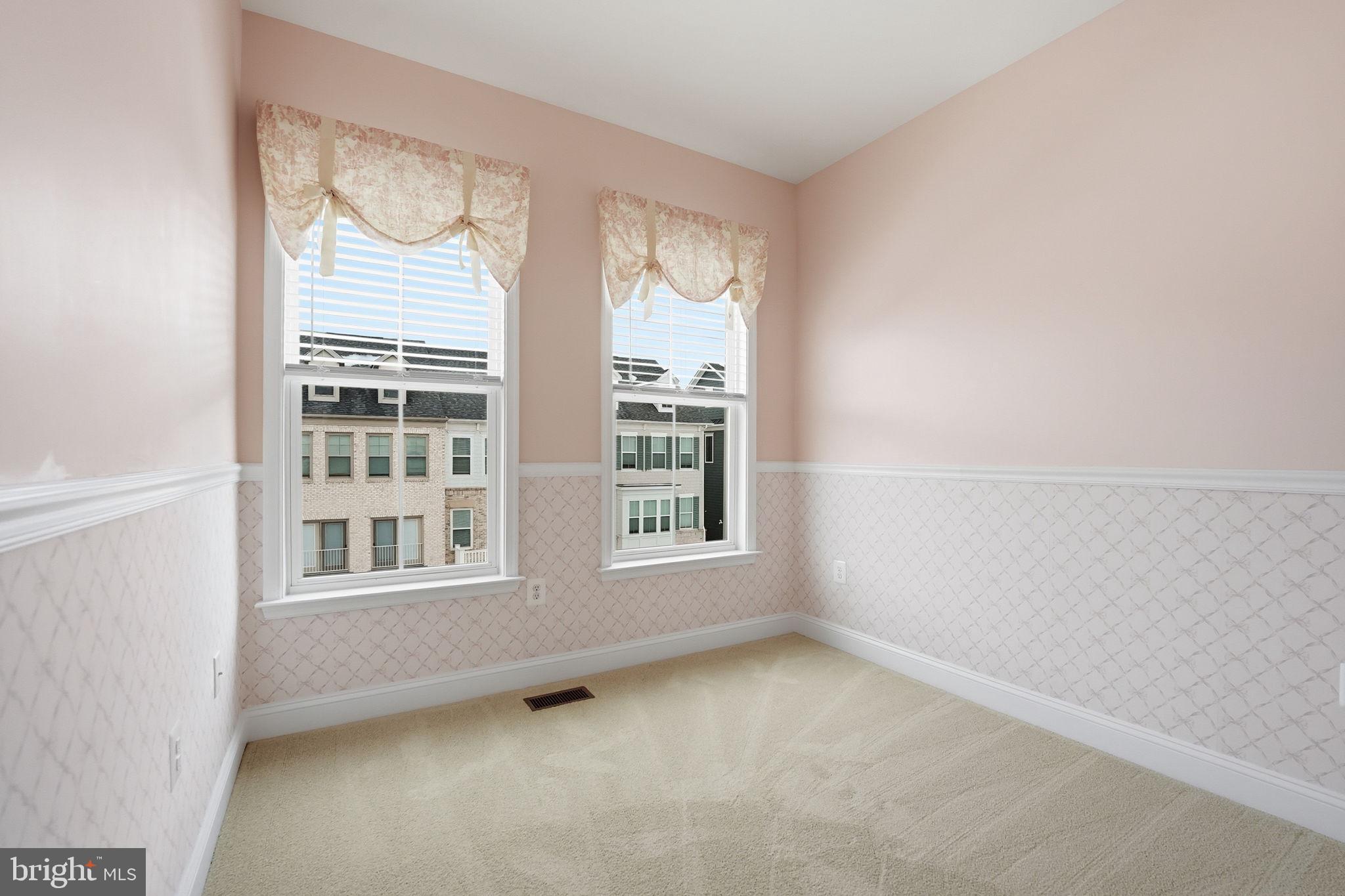 17354 Redshank Road Dumfries, VA 22026 - Photo 31 of 65 a view of an empty room with a window