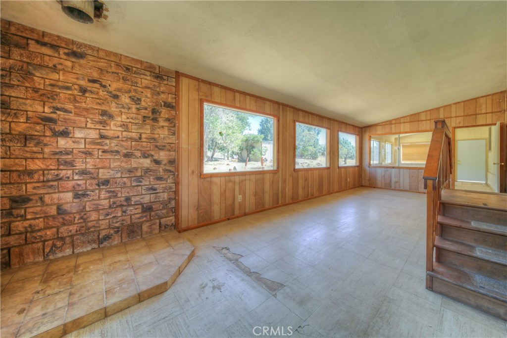 55743 Mitchell Road Anza, CA 92539 - Photo 20 of 46 an empty room with windows