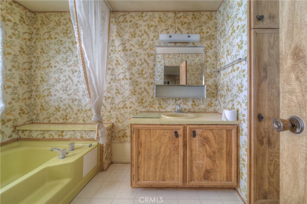 55743 Mitchell Road Anza, CA 92539 - Photo 22 of 46 a bathroom with a granite countertop sink a toilet and bathtub