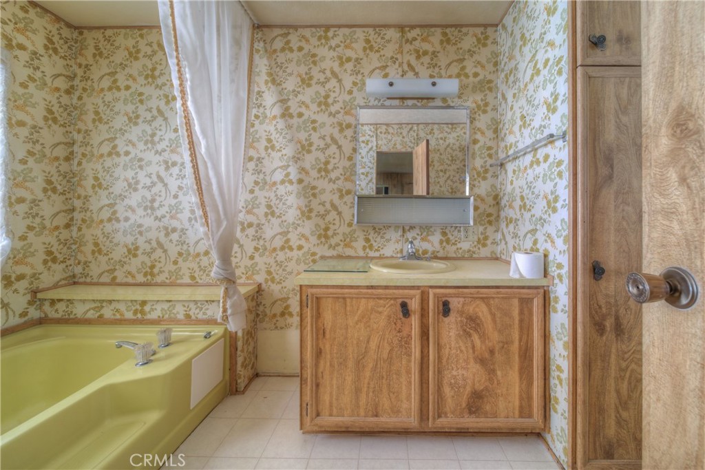 55743 Mitchell Road Anza, CA 92539 - Photo 22 of 46 a bathroom with a granite countertop sink a toilet and bathtub