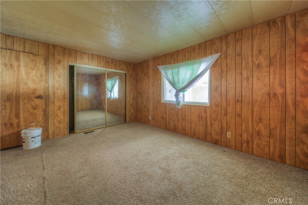 55743 Mitchell Road Anza, CA 92539 - Photo 26 of 46 an empty room with windows and closet