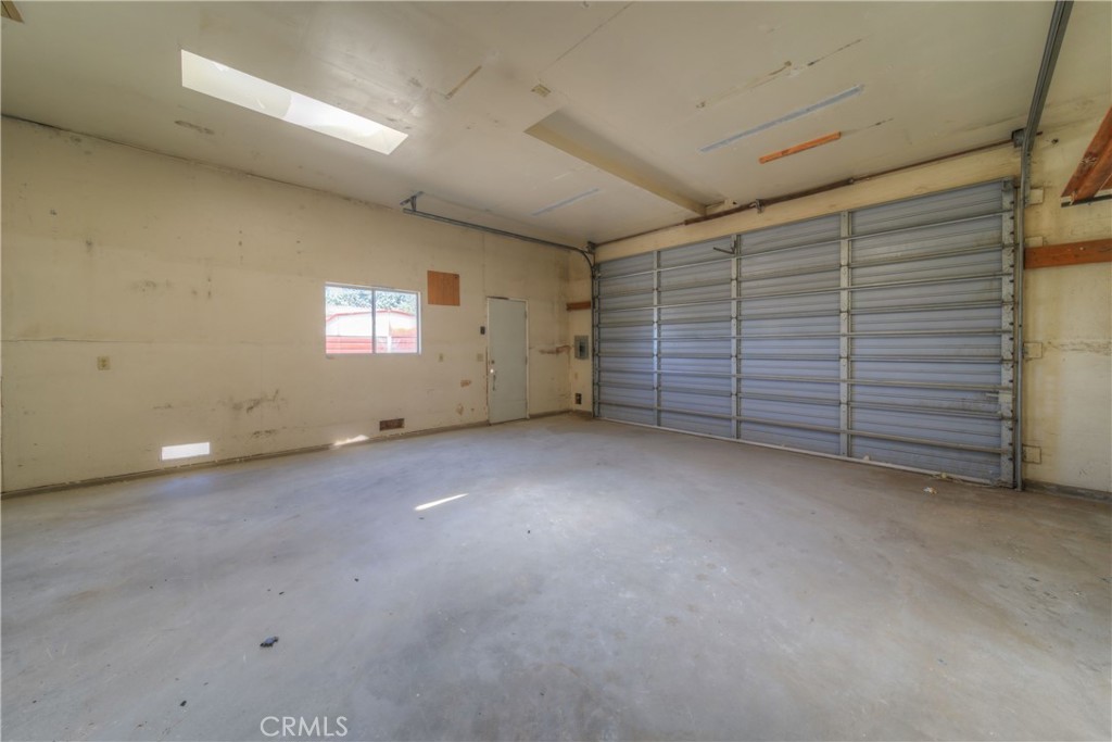 55743 Mitchell Road Anza, CA 92539 - Photo 33 of 46 a view of a garage