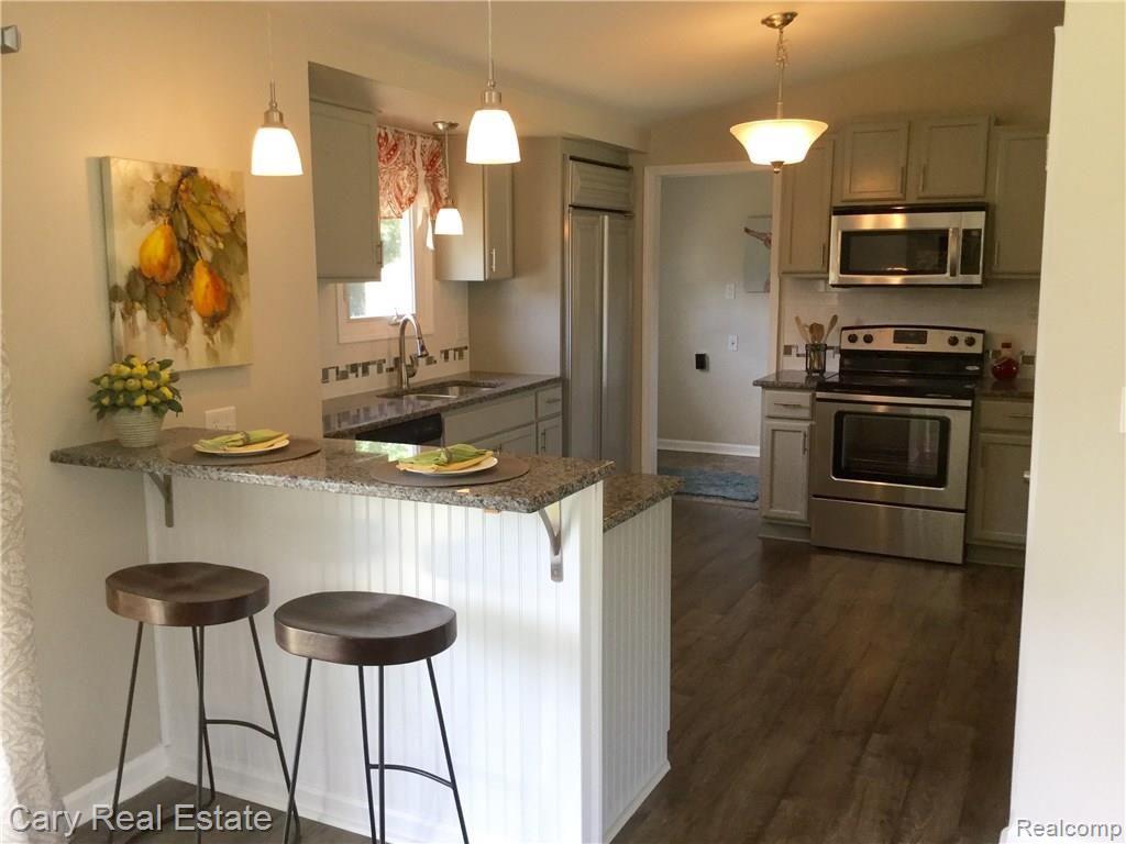 2051 South Commerce Road Walled Lake, MI 48390 - Photo 14 of 36 Built-in snack bar