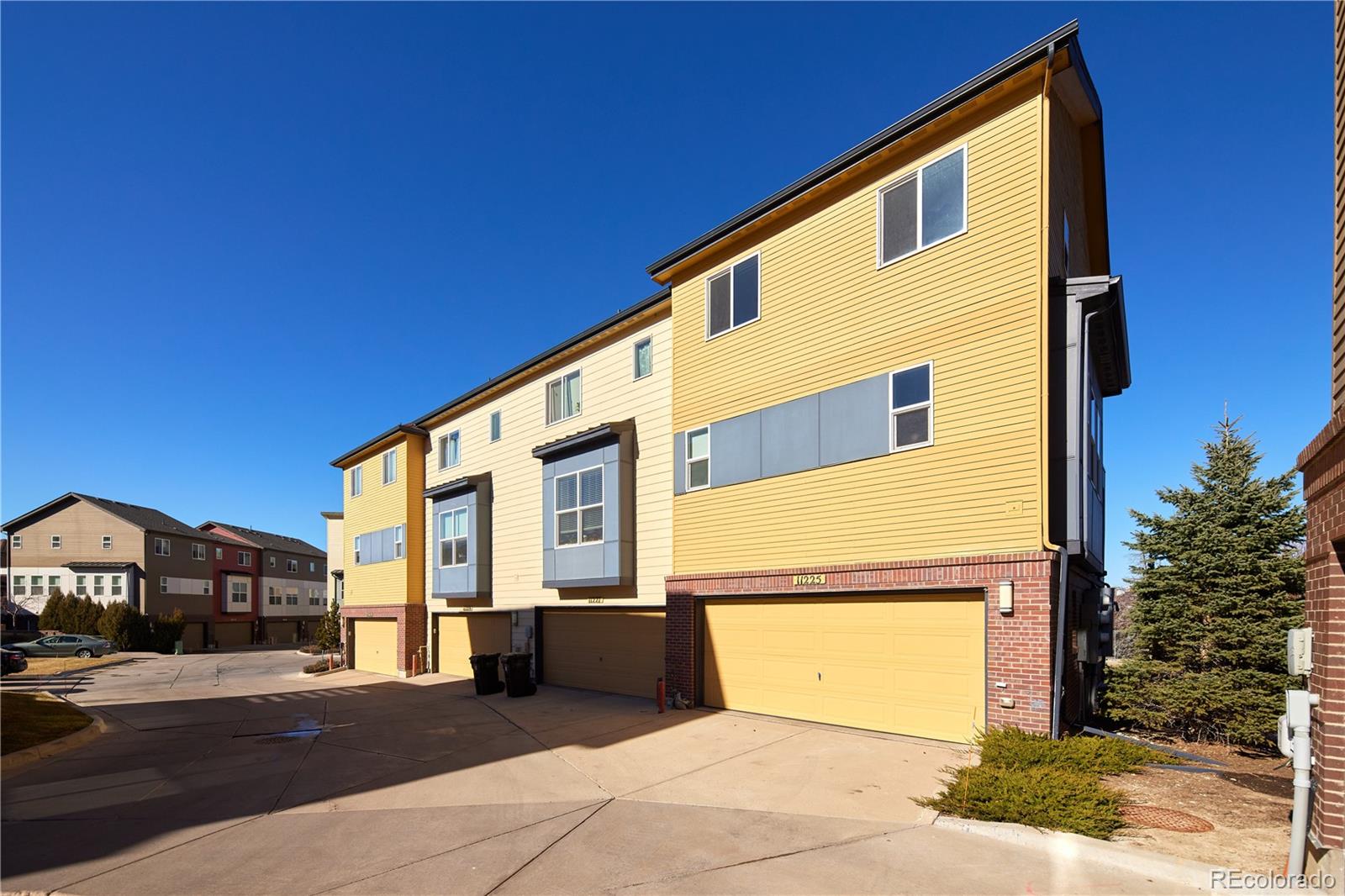 11225 Colony Row Broomfield, CO 80021 - Photo 30 of 31 a front view of a house with a garden