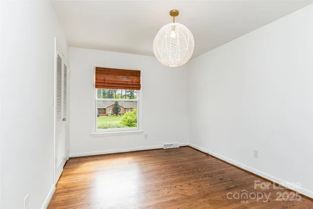 a view of empty room with window