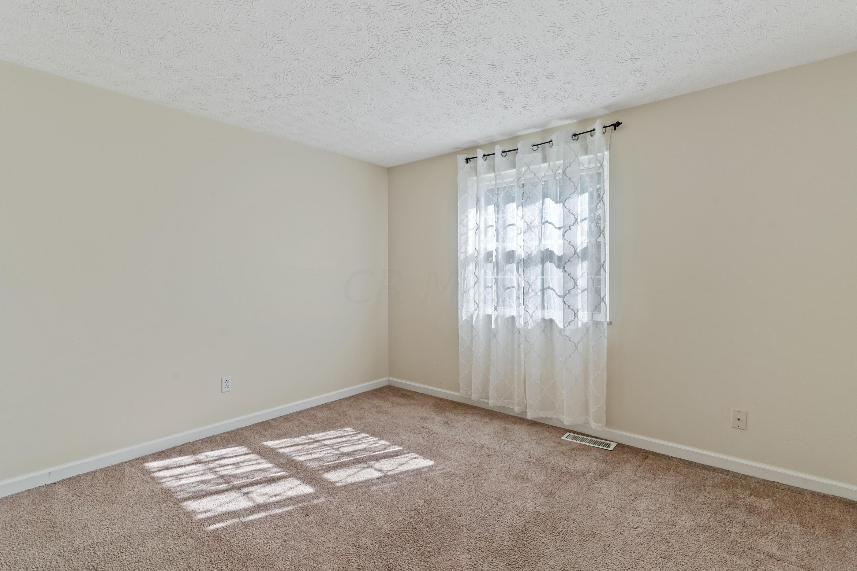 2986 Upton Road East Columbus, OH 43232 - Photo 12 of 29
