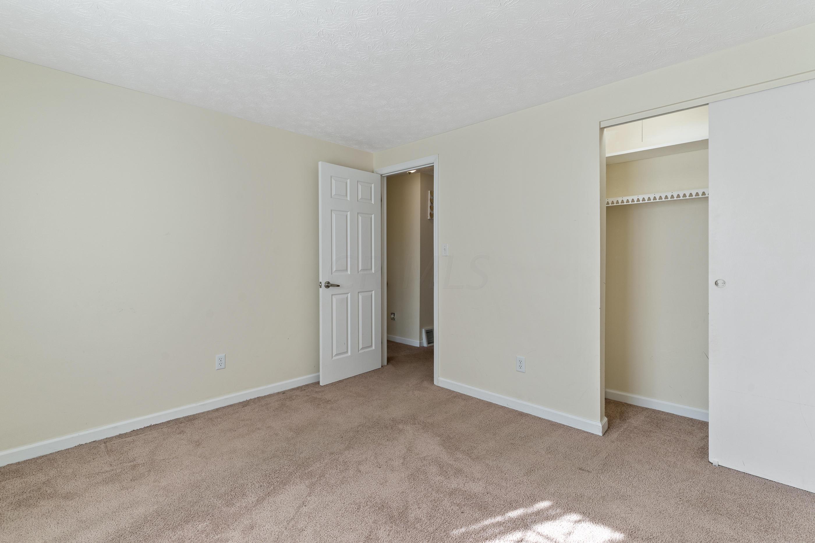 2986 Upton Road East Columbus, OH 43232 - Photo 13 of 29