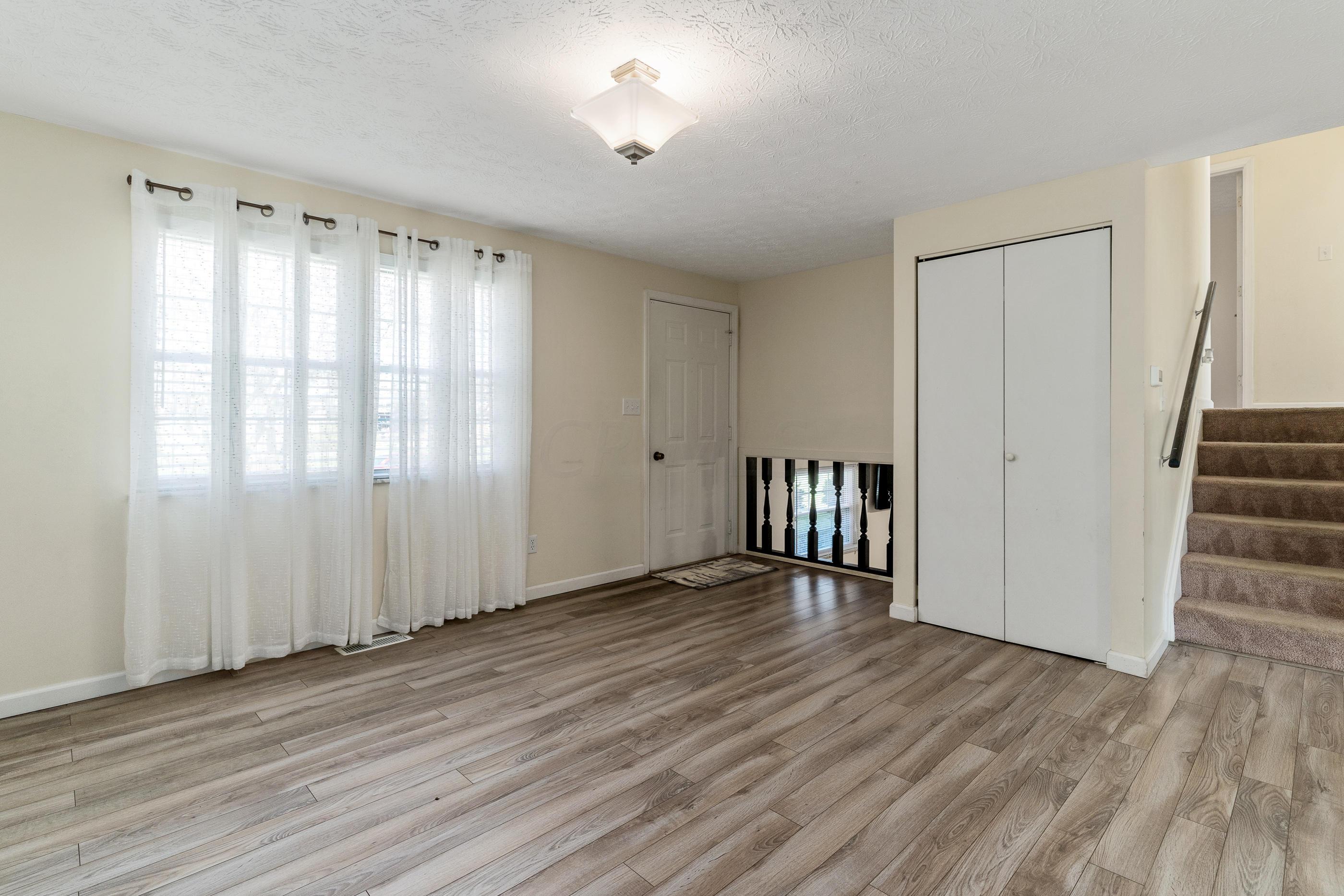 2986 Upton Road East Columbus, OH 43232 - Photo 4 of 29