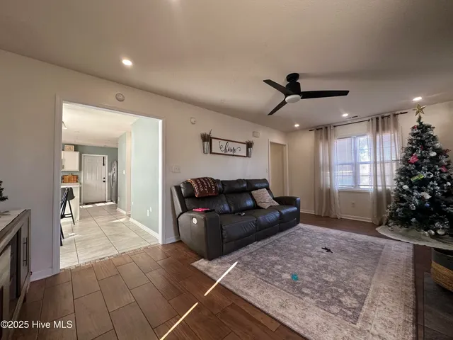 $1,750 | 101 Spain Drive, Hubert, NC 28539