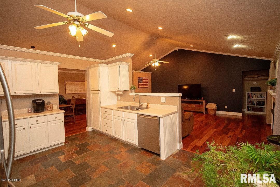 3009 Hickory Ridge Drive Herrin, IL 62948 - Photo 8 of 30 Gallery Image 8