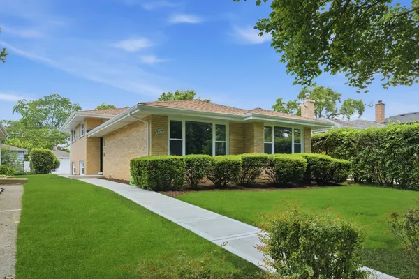 $675,000 | 8434 Lawndale Avenue, Skokie, IL 60076