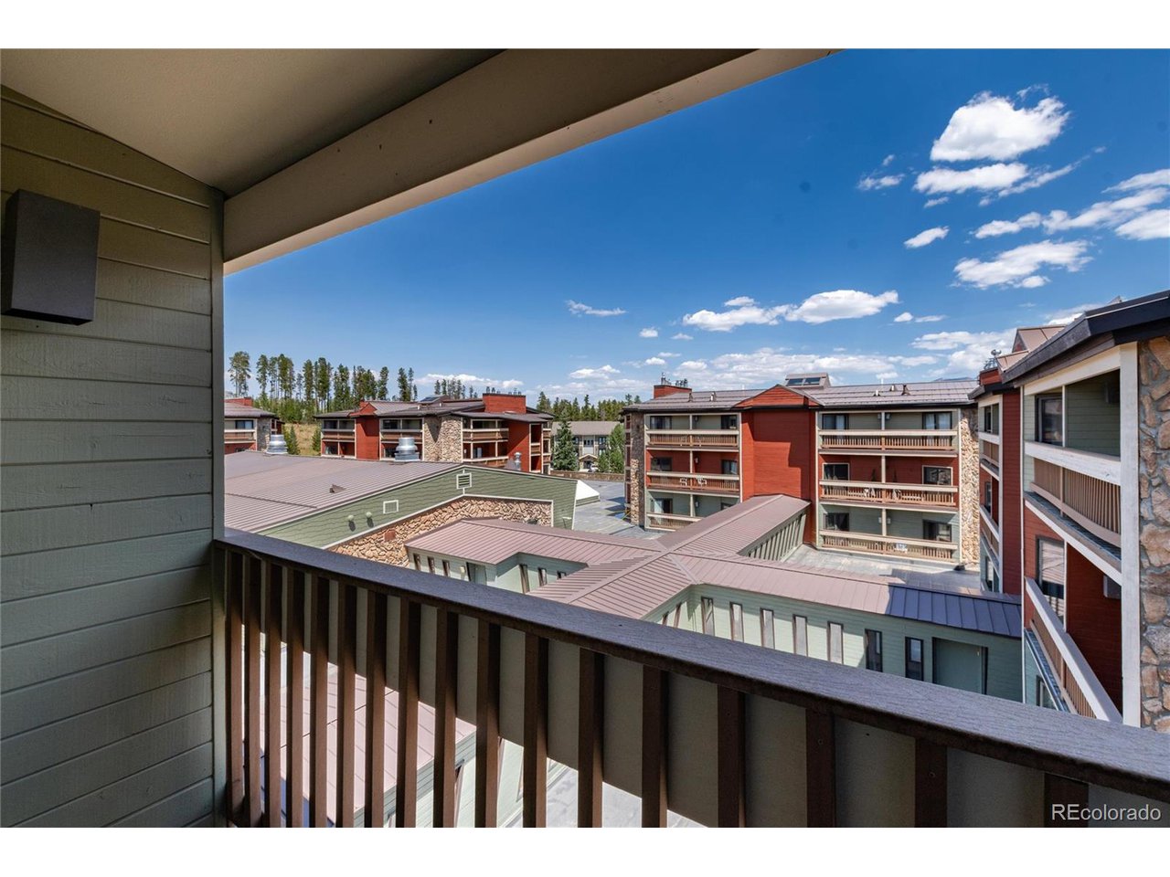 490 Kings Crossing Road, Unit 631 Winter Park, CO 80482 - Photo 34 of 43 a terrace with a table & chairs