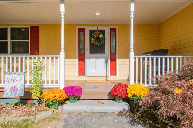 $479,900 | 6 Pond Ridge Drive, Lewiston, ME 04240