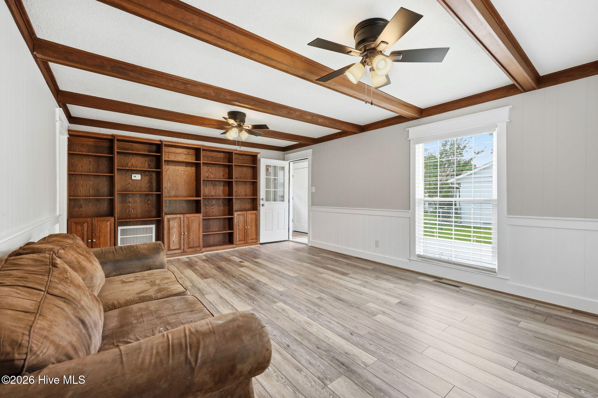 700 Robin Road Morehead City, NC 28557 - Photo 5 of 41 Living room