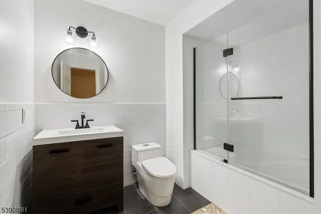 a view of a yard in front of house