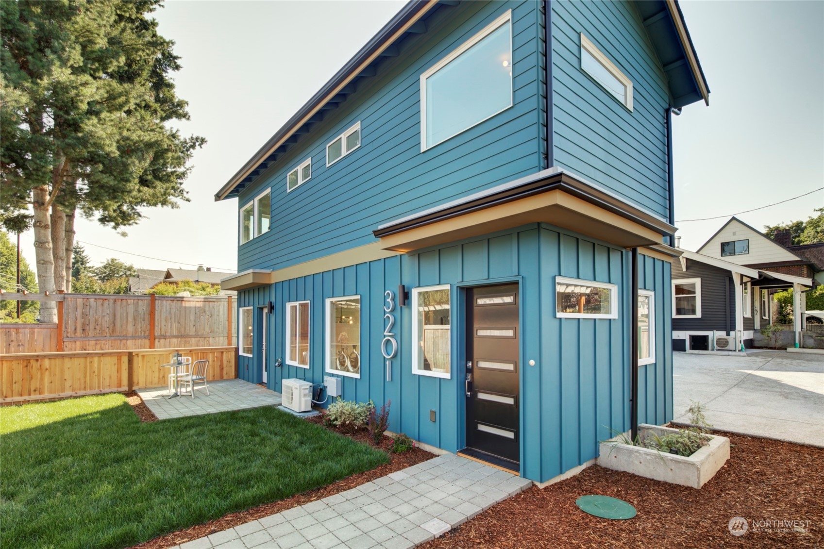 3201 40th Avenue Southwest Seattle, WA 98116 - Photo 1 of 29 Gallery Image 1