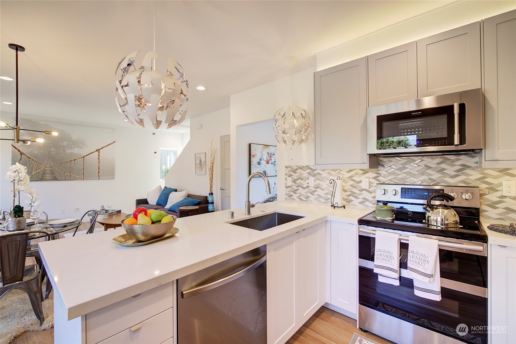 3201 40th Avenue Southwest Seattle, WA 98116 - Photo 11 of 29 Gallery Image 11