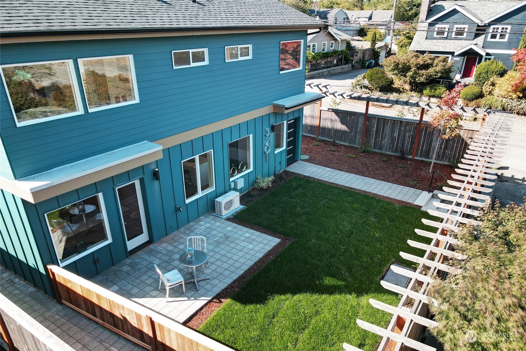 3201 40th Avenue Southwest Seattle, WA 98116 - Photo 3 of 29 Gallery Image 3