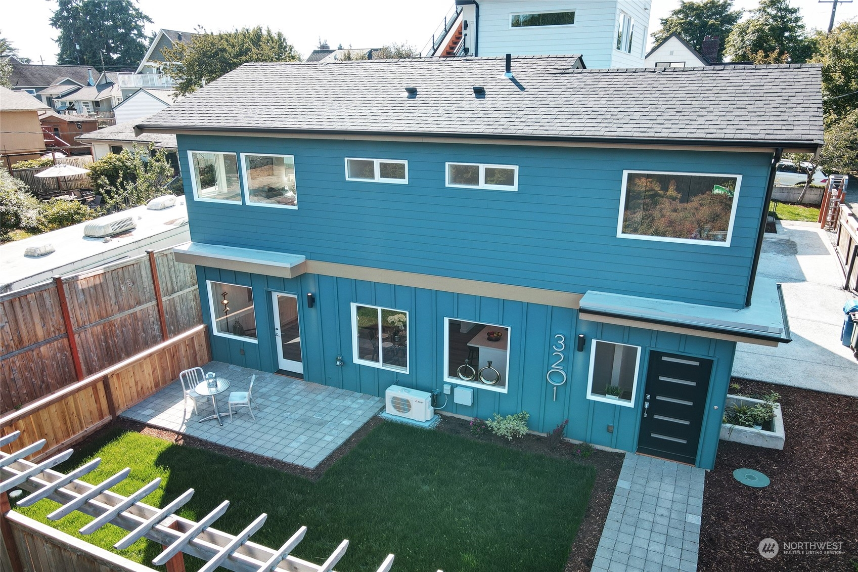 3201 40th Avenue Southwest Seattle, WA 98116 - Photo 5 of 29 Gallery Image 5