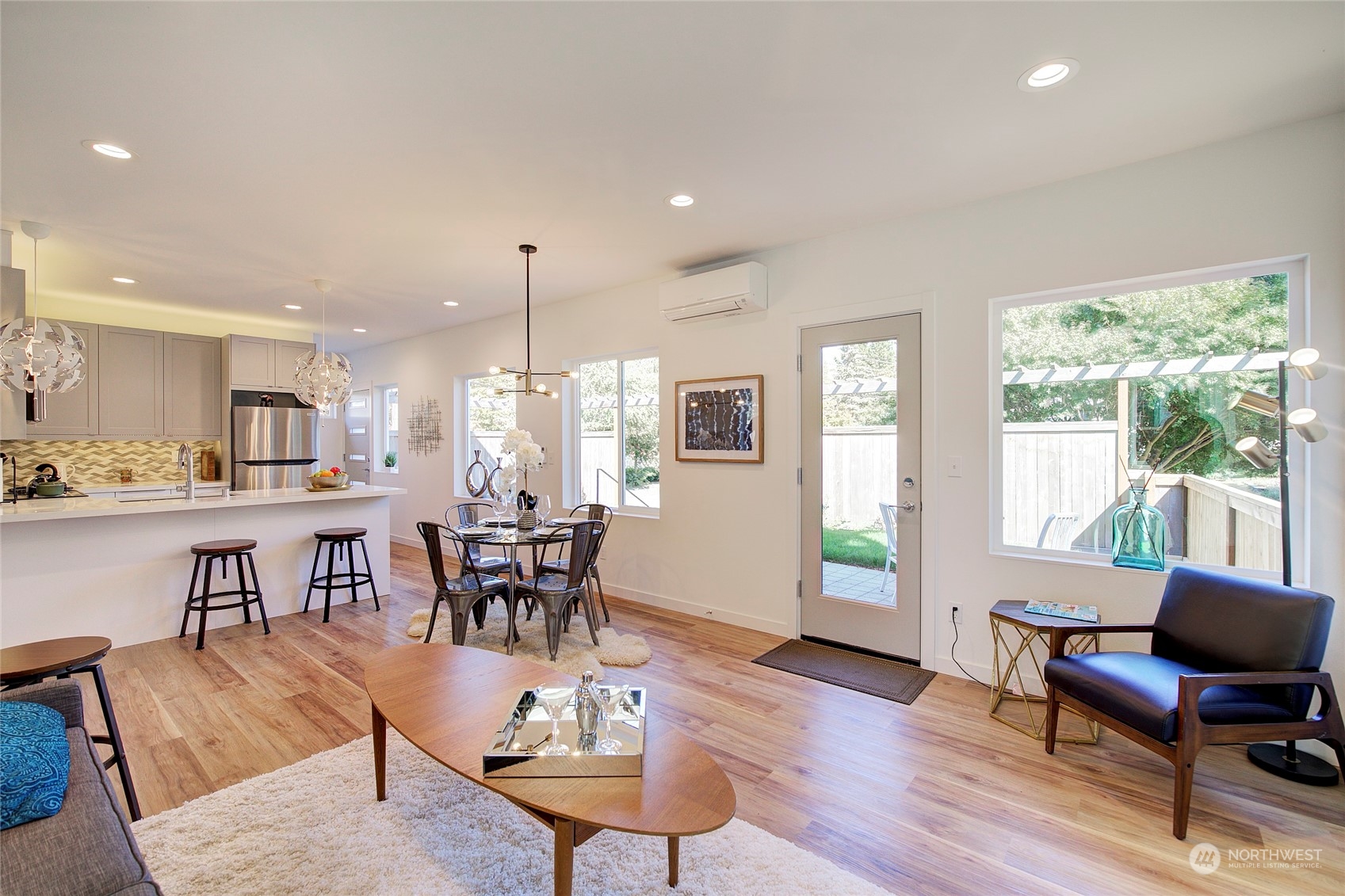 3201 40th Avenue Southwest Seattle, WA 98116 - Photo 6 of 29 Gallery Image 6