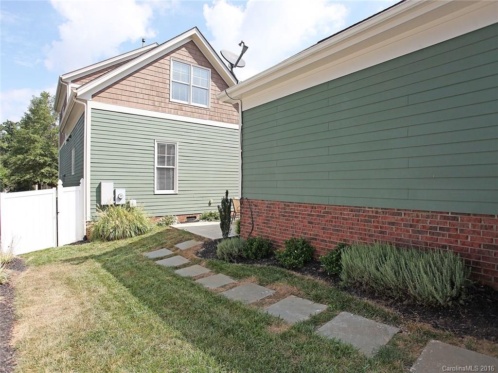 1865 2nd Baxter Crossing Fort Mill, SC 29708 - Photo 21 of 24 a backyard of a house