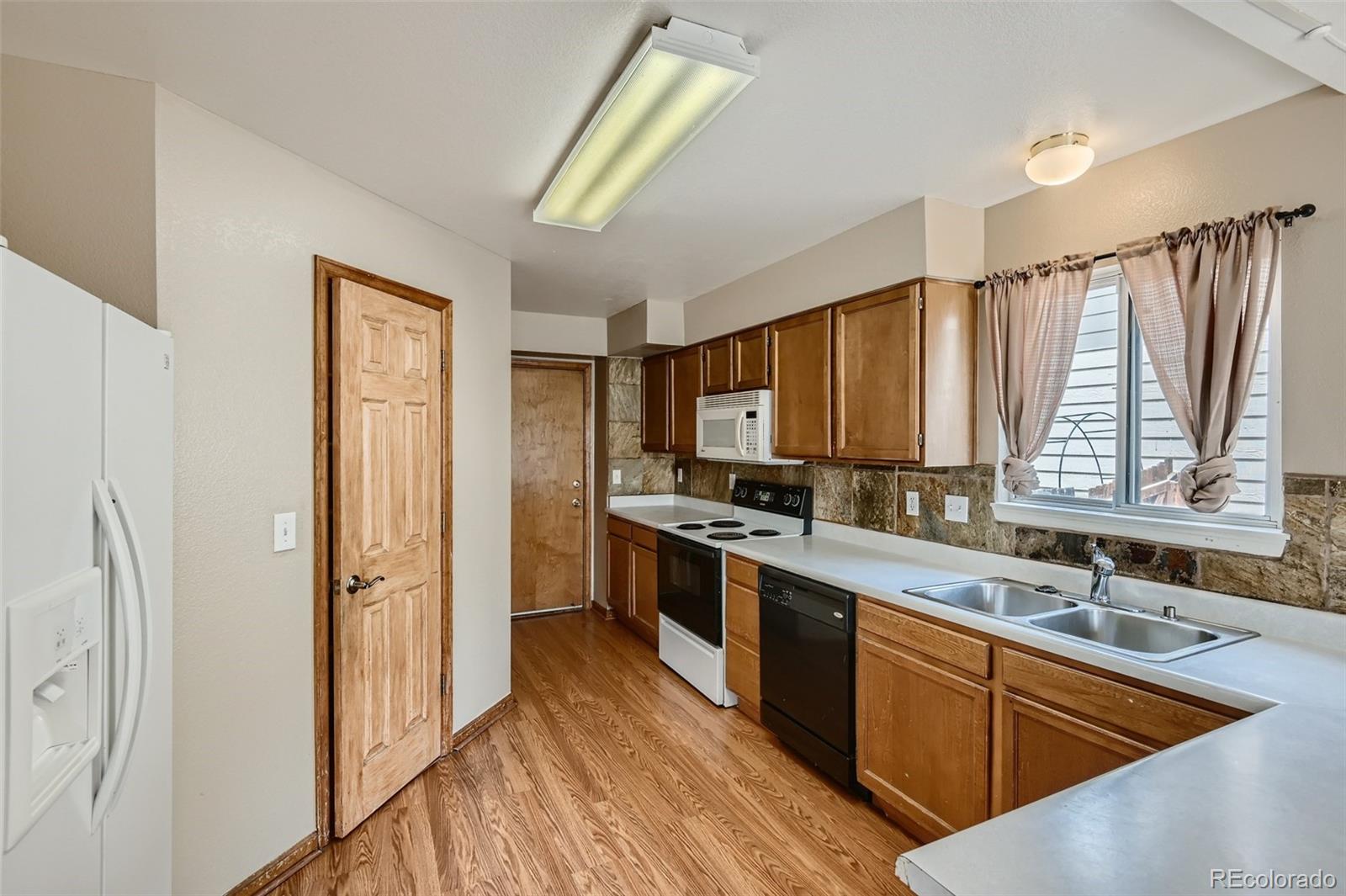 10064 Raritan Way Thornton, CO 80260 - Photo 17 of 29 Gallery Image 17