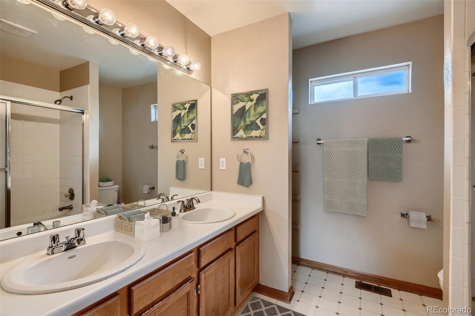 10064 Raritan Way Thornton, CO 80260 - Photo 9 of 29 Gallery Image 9