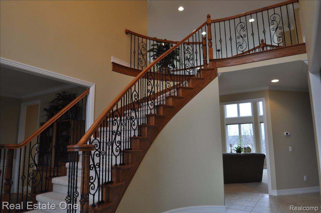 751 Quarry Drive Rochester, MI 48306 - Photo 10 of 21 staircase